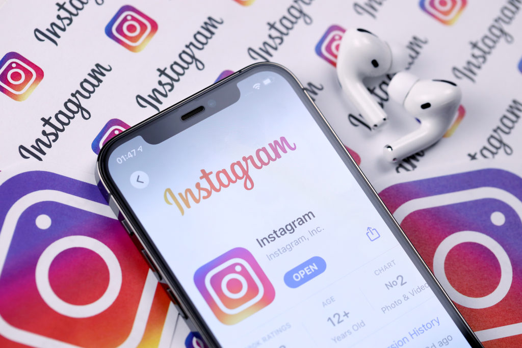 Pros and Cons of Buying Instagram Followers