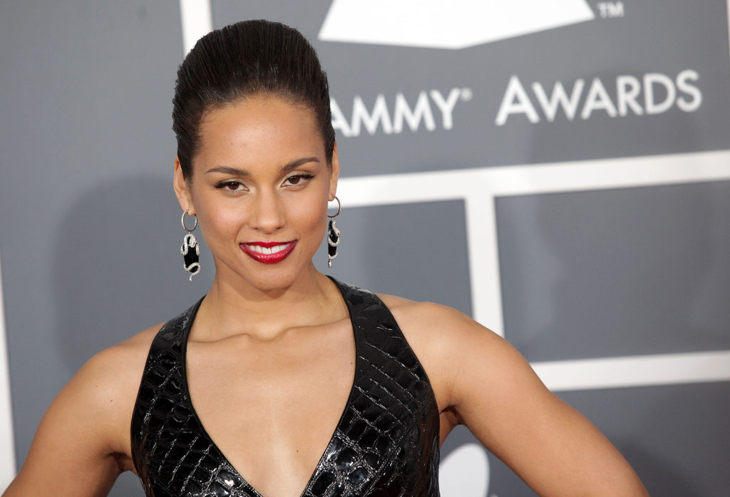 Alicia Keys is known for her star appearance with a perfect MILF body
