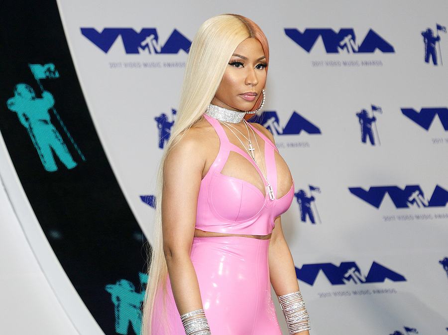 Nicki Minaj makes thousands of people dance with her stage performances